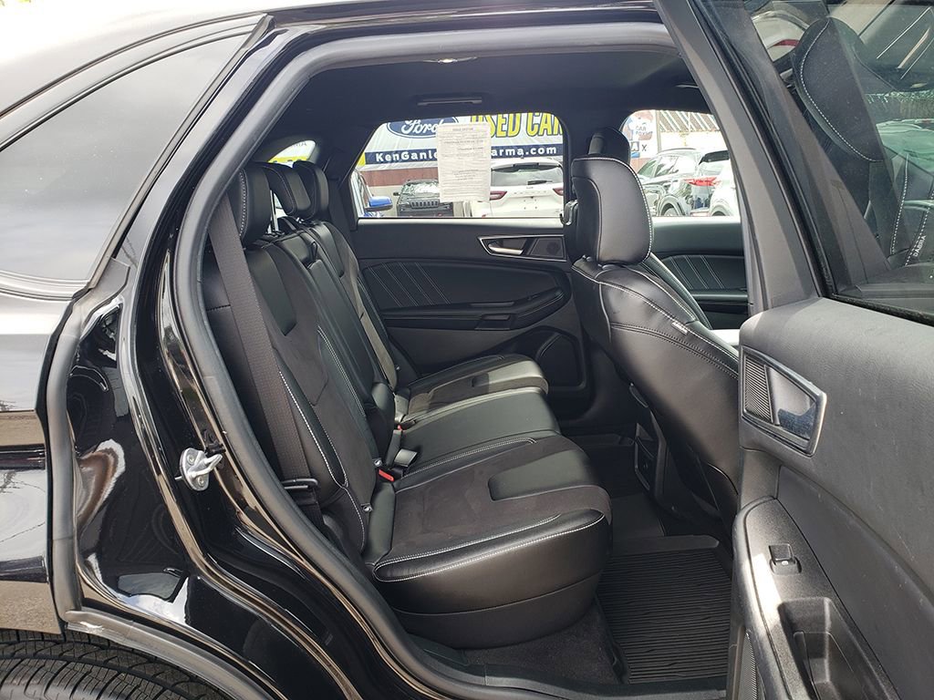 Used 2023 Ford Edge ST image 17