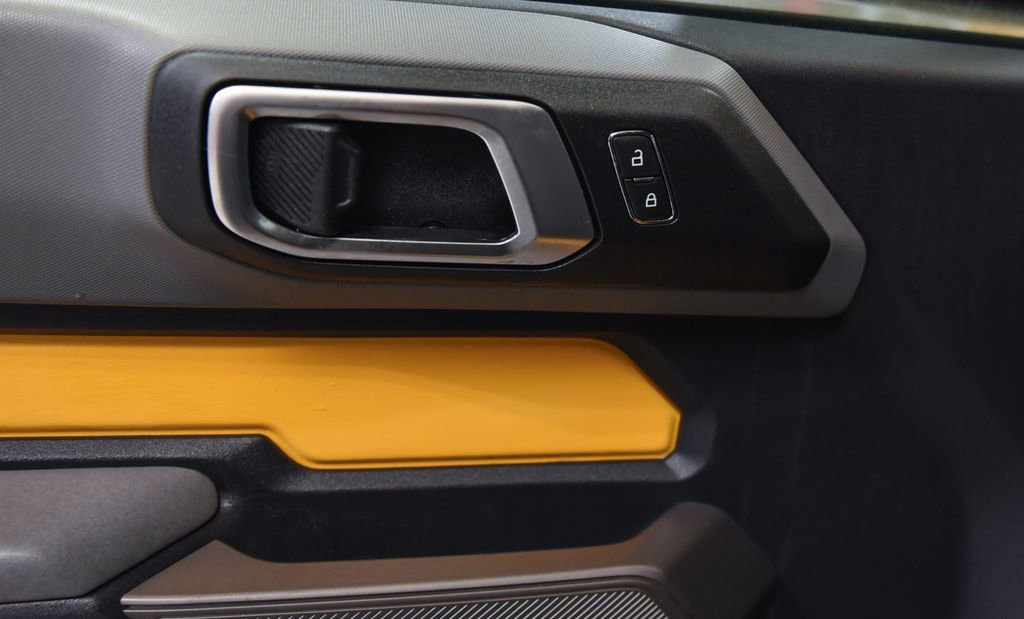 Used 2021 Ford Bronco Black Diamond image 16