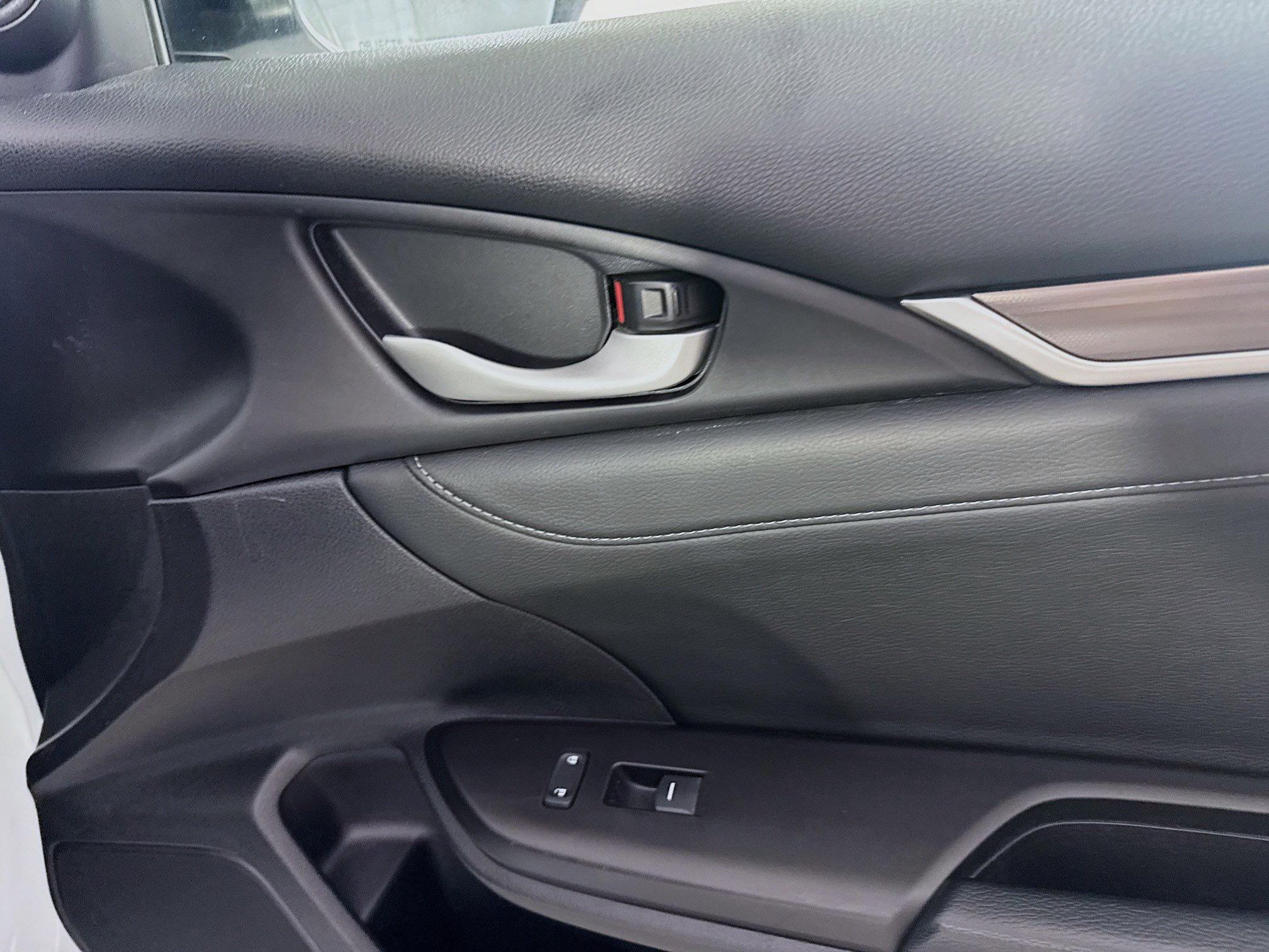 Used 2019 Honda Civic Touring image 31