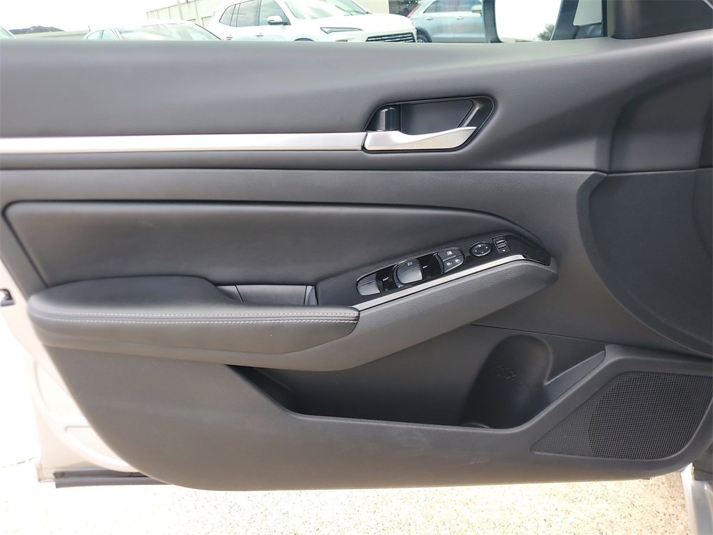 Used 2023 Nissan Altima 2.5 SV image 17