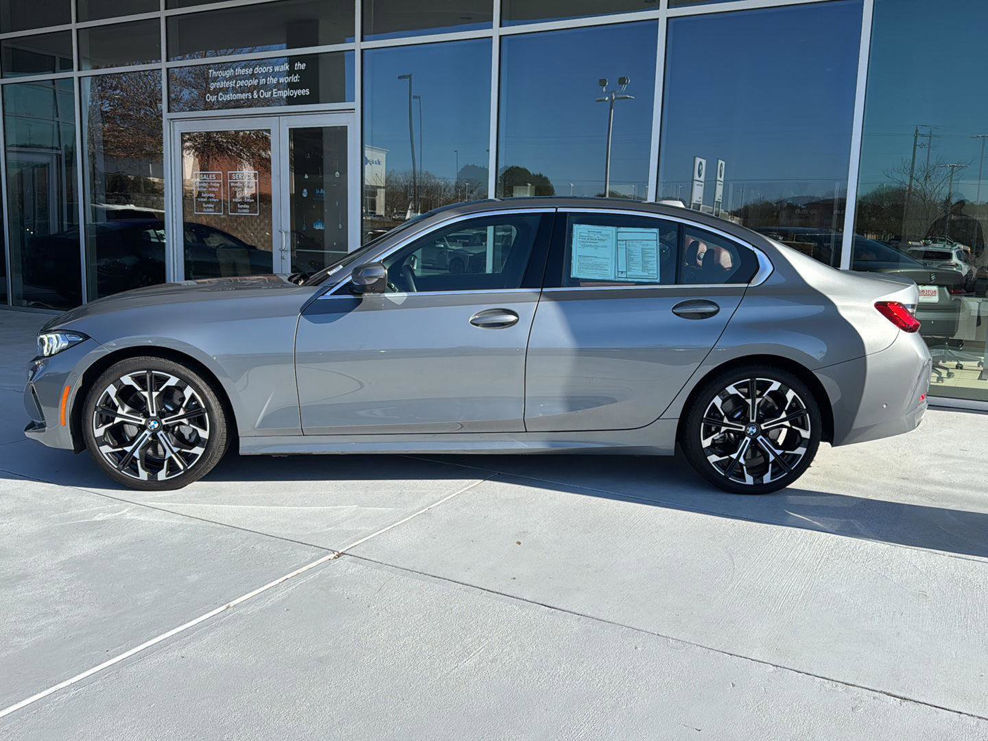 Used 2025 BMW 330i Sedan image 3