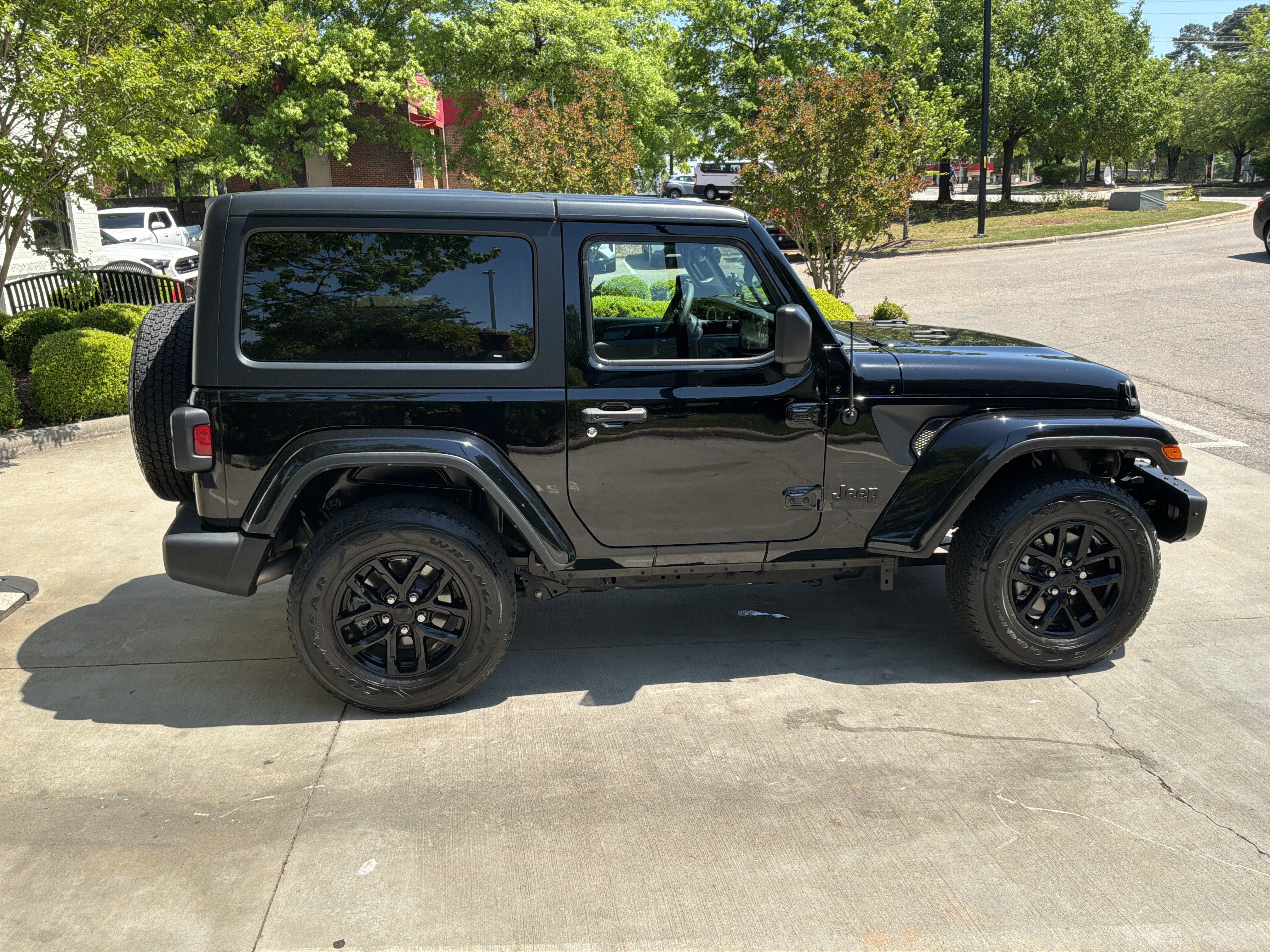 Used 2023 Jeep Wrangler Sport AWD/4WD image 11