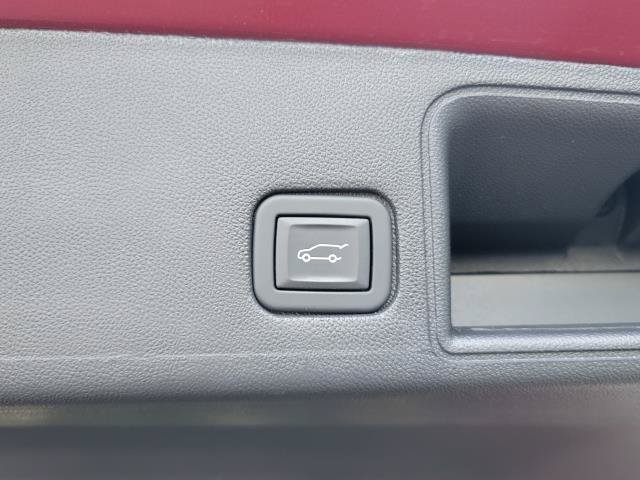 Used 2024 GMC Terrain SLT FWD image 31