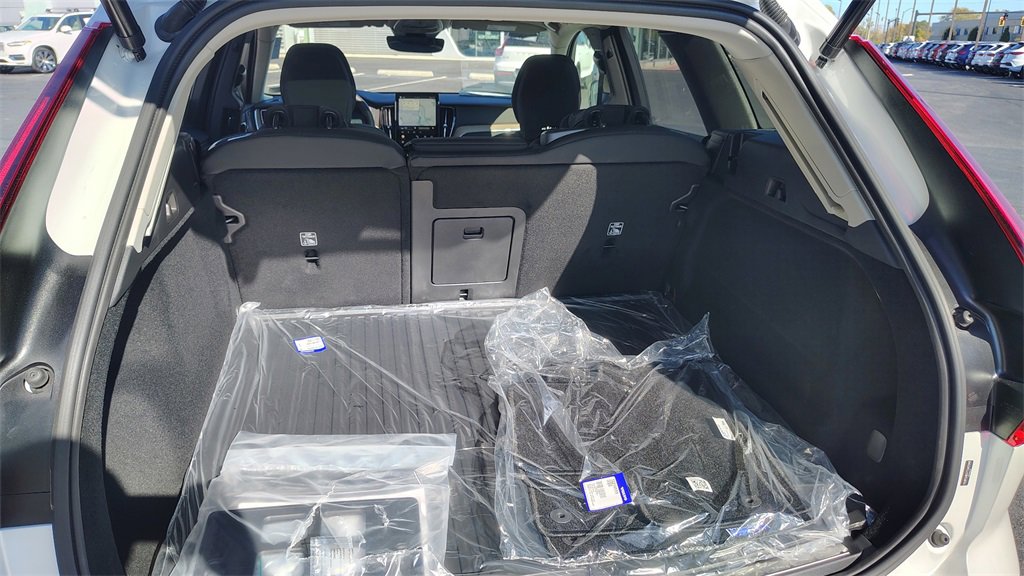 New 2026 Volvo XC60 B5 Plus w/ Climate Package image 29
