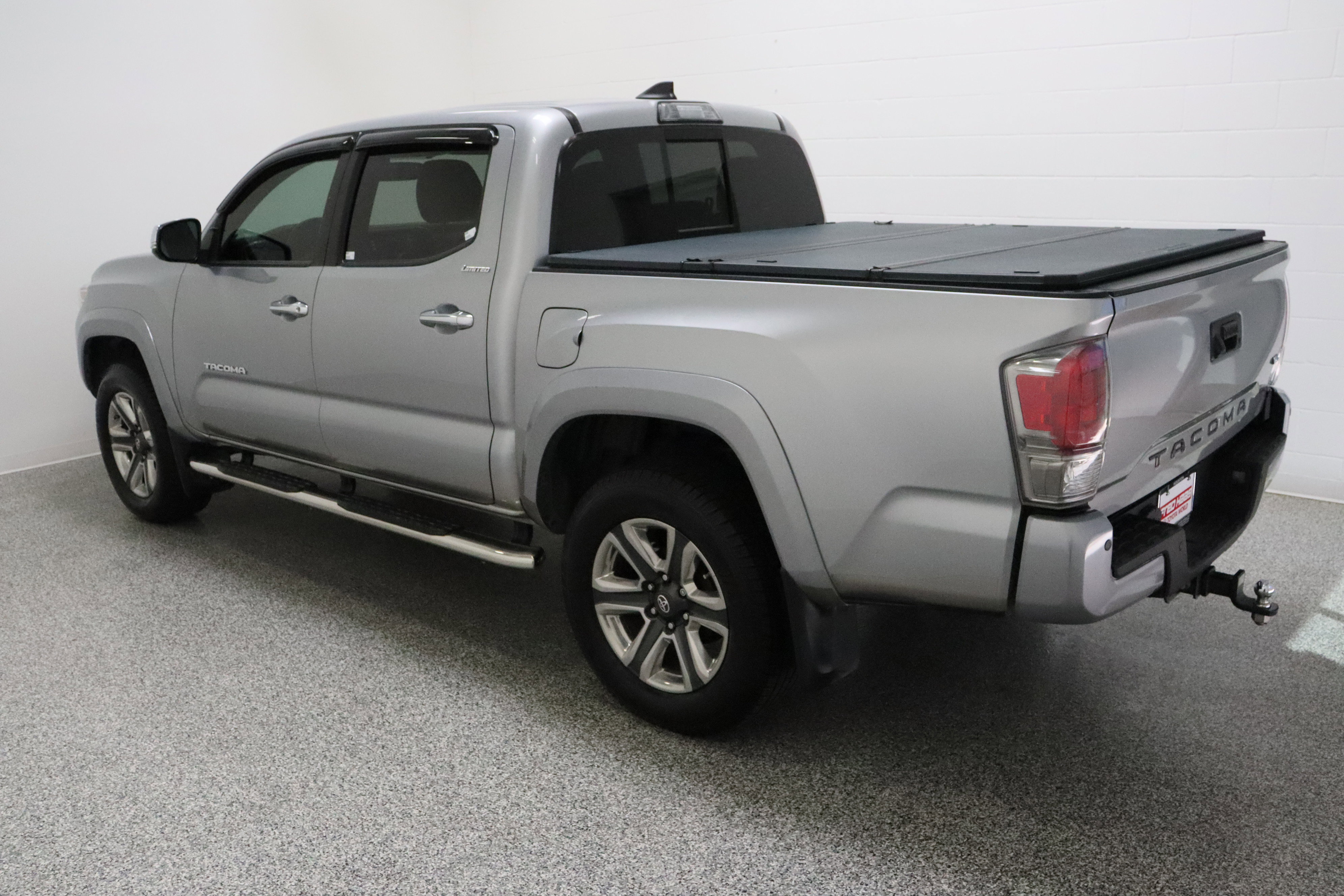 Used 2017 Toyota Tacoma Limited w/ Tow Package image 9