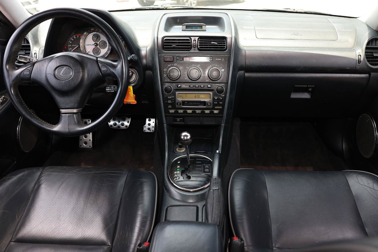 Used 2003 Lexus IS 300 w/ Power & Leather Pkg RWD image 2