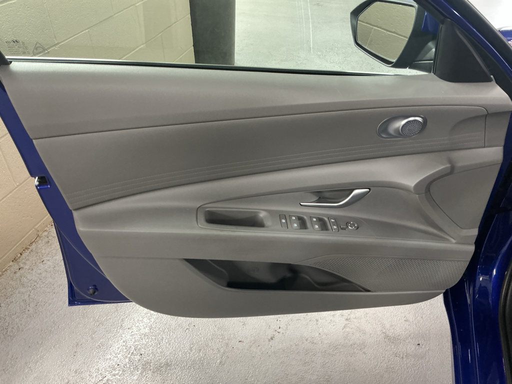 Certified 2023 Hyundai Elantra SE FWD image 19