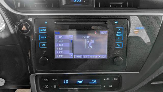 Used 2018 Toyota Corolla SE FWD image 30