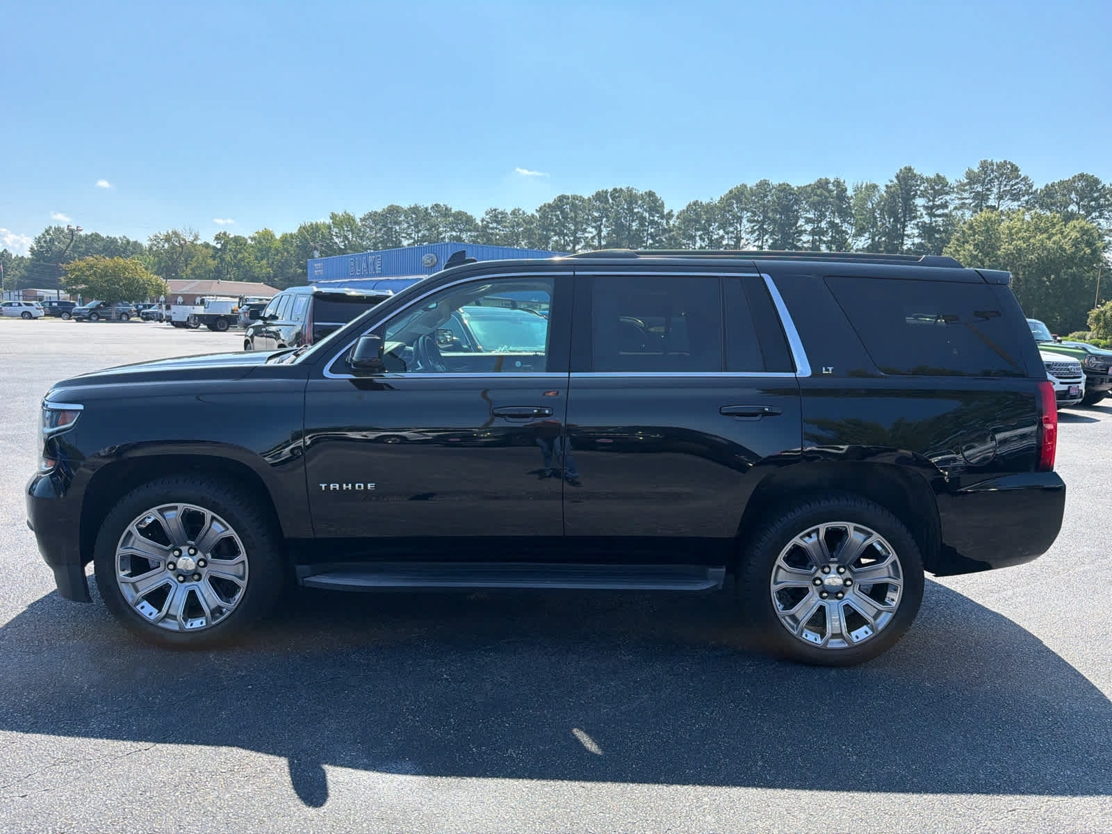 Used 2017 Chevrolet Tahoe LT w/ Luxury Package AWD/4WD image 6