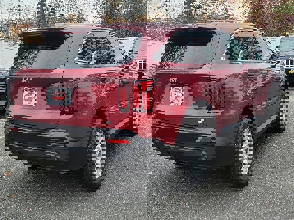 Used 2023 Kia Sorento LX image 7