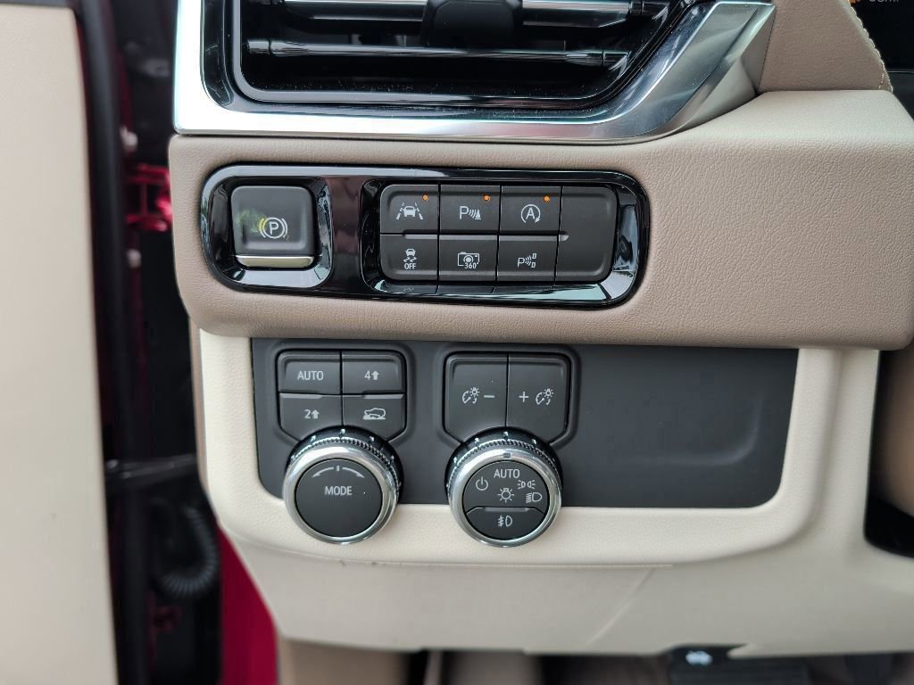 New 2026 GMC Yukon Denali w/ Sun & Power Step Package AWD/4WD image 16