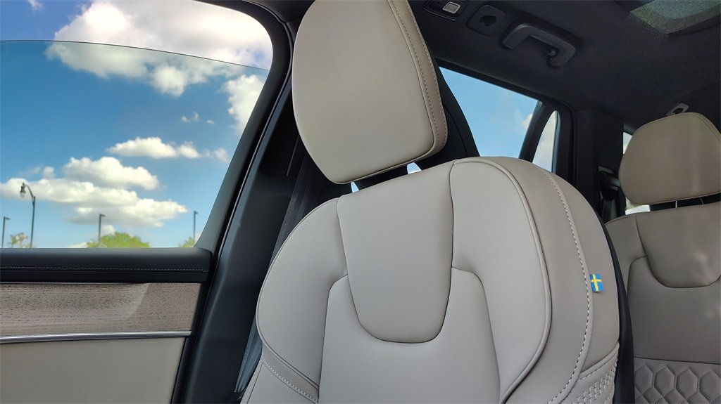 New 2026 Volvo XC90 B6 Core image 21