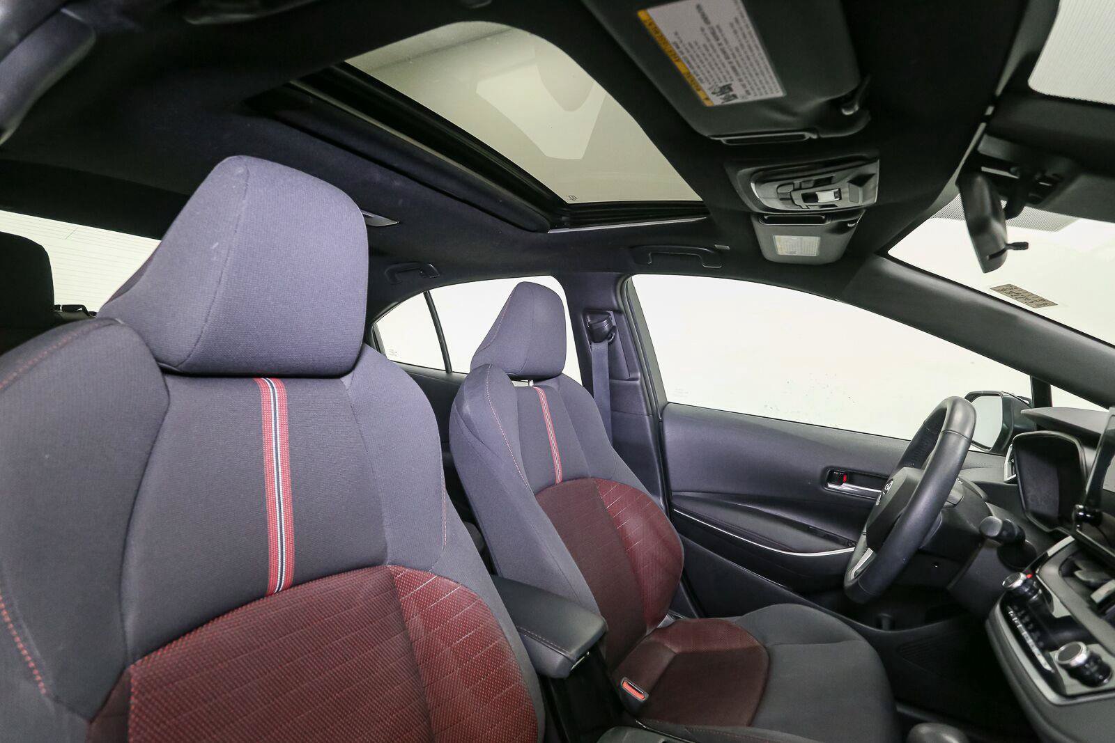 Used 2023 Toyota Corolla SE w/ SE Premium Package FWD image 18