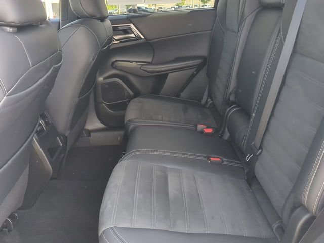 Used 2024 Mitsubishi Outlander SE image 14