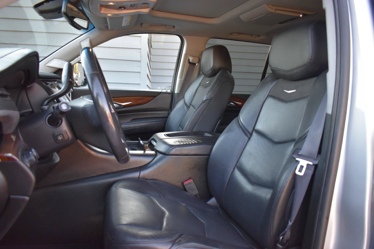Used 2016 Cadillac Escalade Luxury AWD/4WD image 24