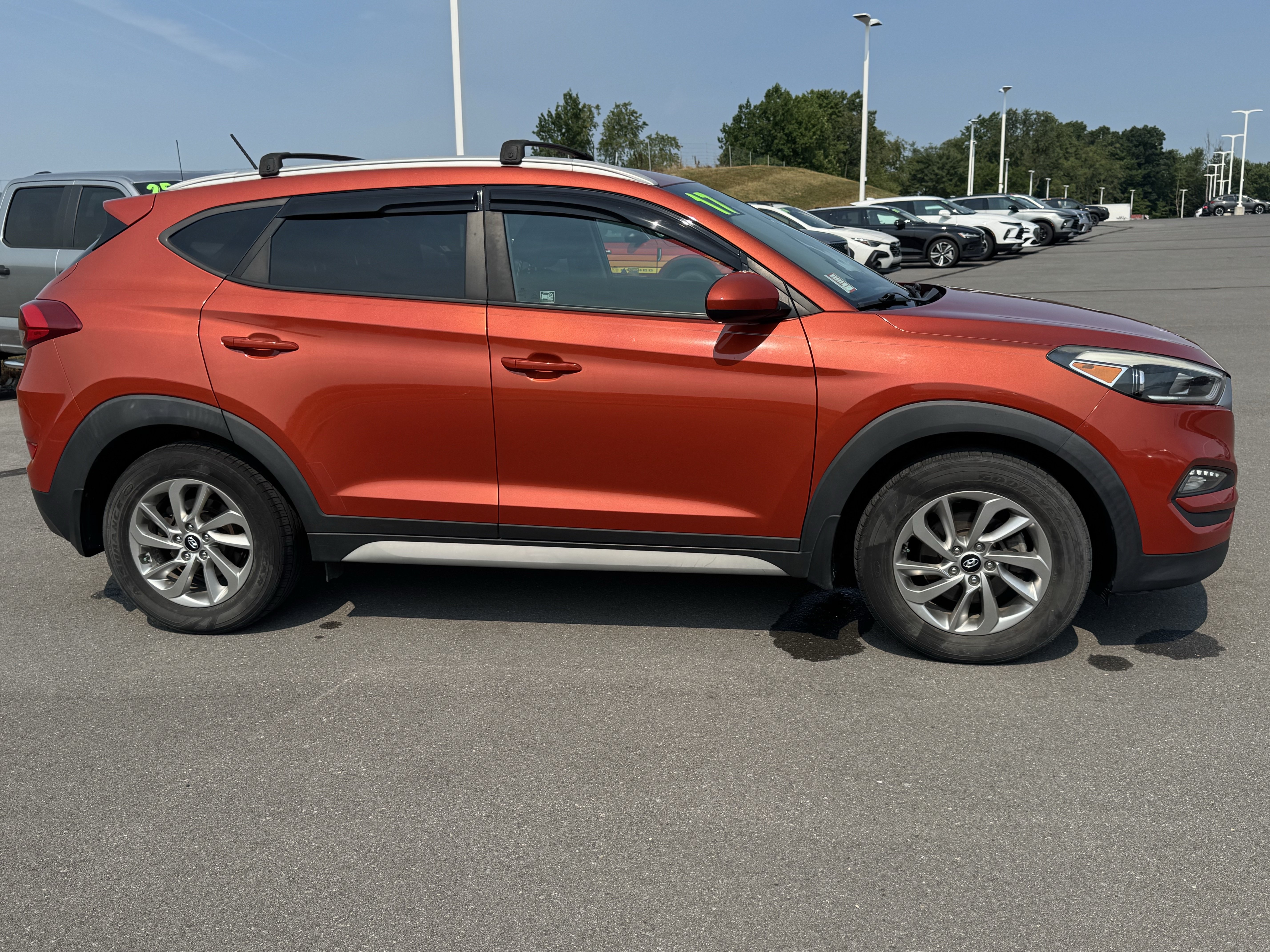 Used 2017 Hyundai Tucson SE w/ SE Popular Package 02 AWD/4WD image 2