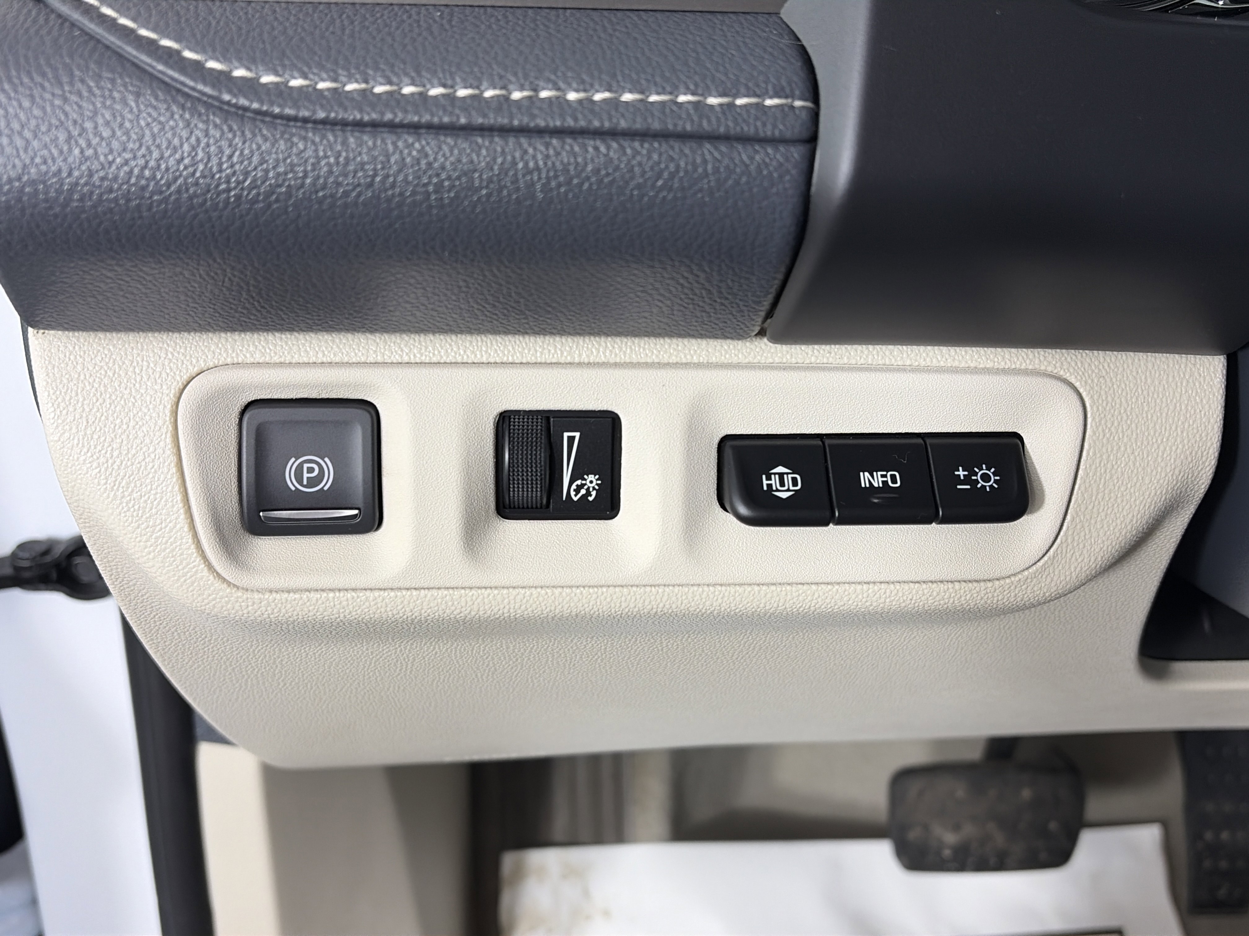 Certified 2023 GMC Acadia Denali image 36