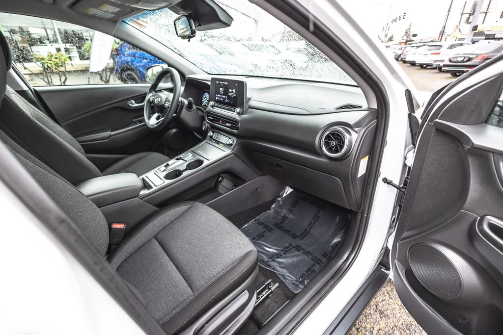 Used 2023 Hyundai Kona SE w/ Cargo Package image 30