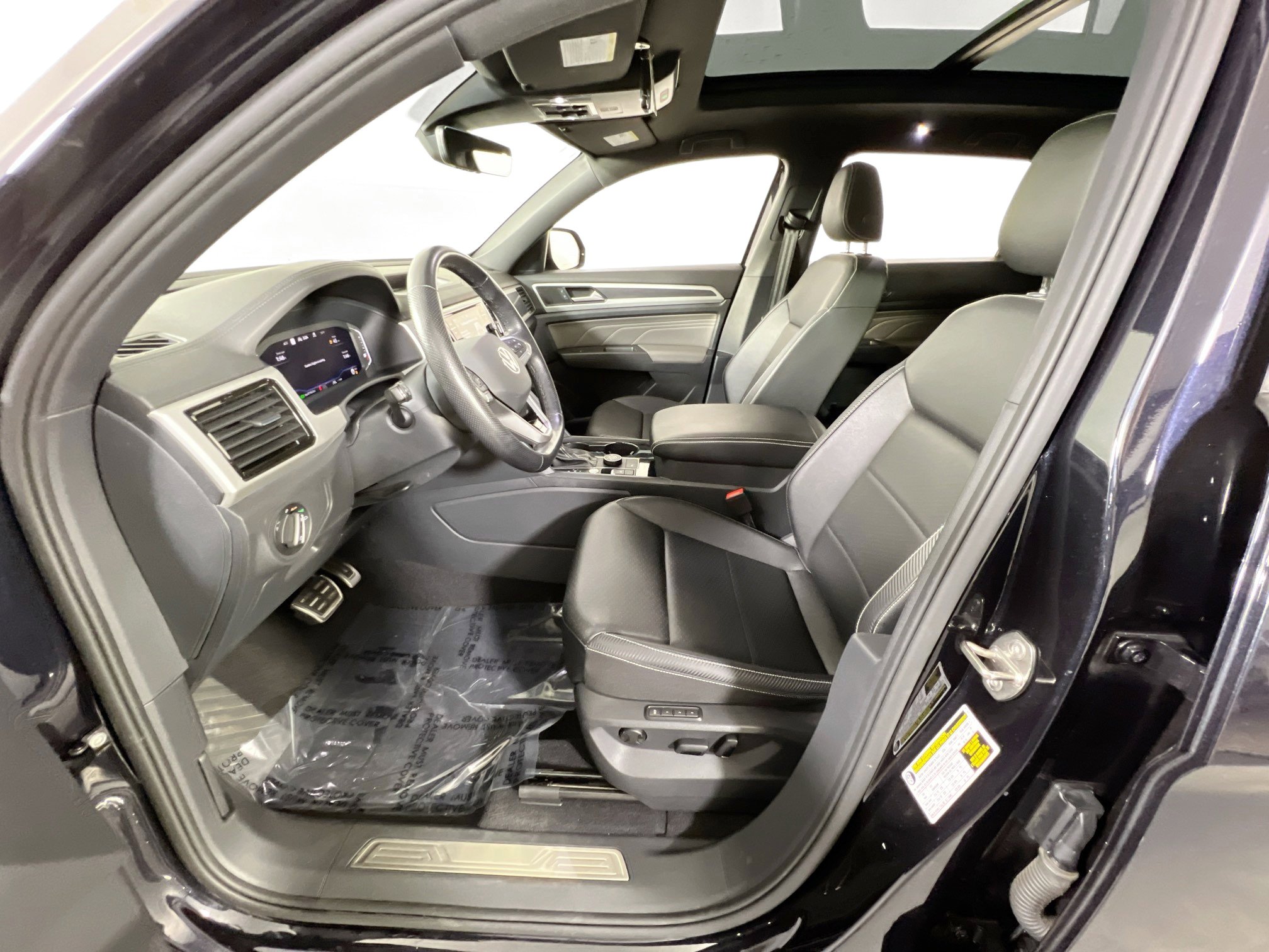 Used 2023 Volkswagen Atlas Cross Sport SEL R-Line image 21