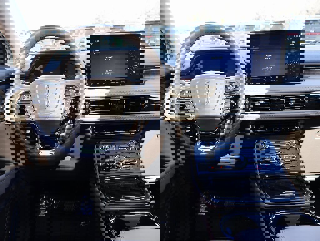 Used 2023 Lincoln Nautilus Reserve w/ Equipment Group 201A image 20