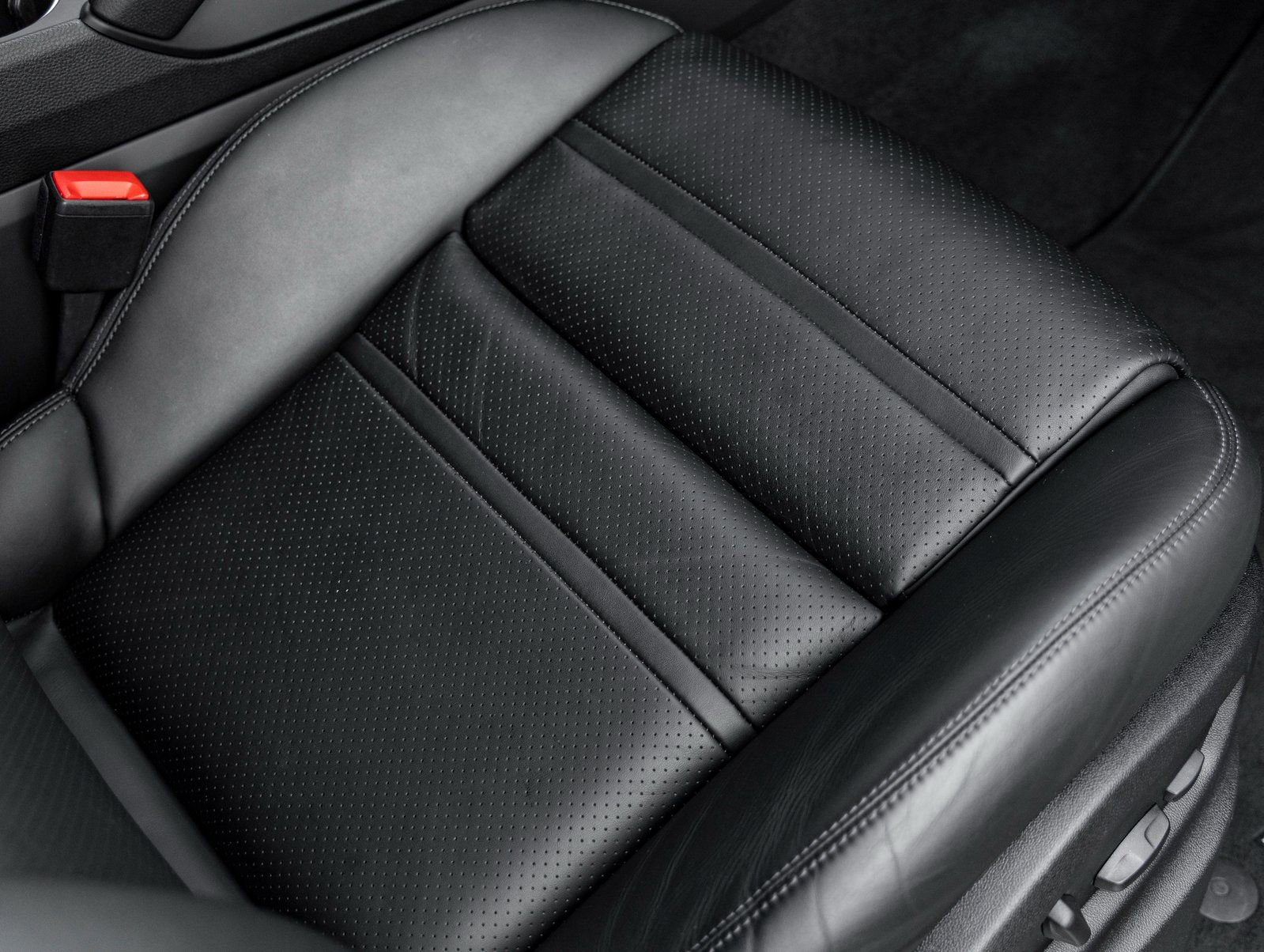 Used 2023 Porsche Cayenne image 42