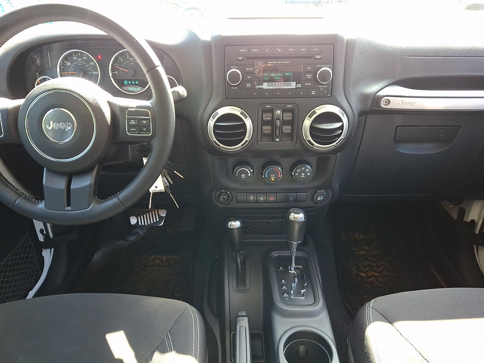 Used 2016 Jeep Wrangler Unlimited Sahara w/ Connectivity Group AWD/4WD image 15