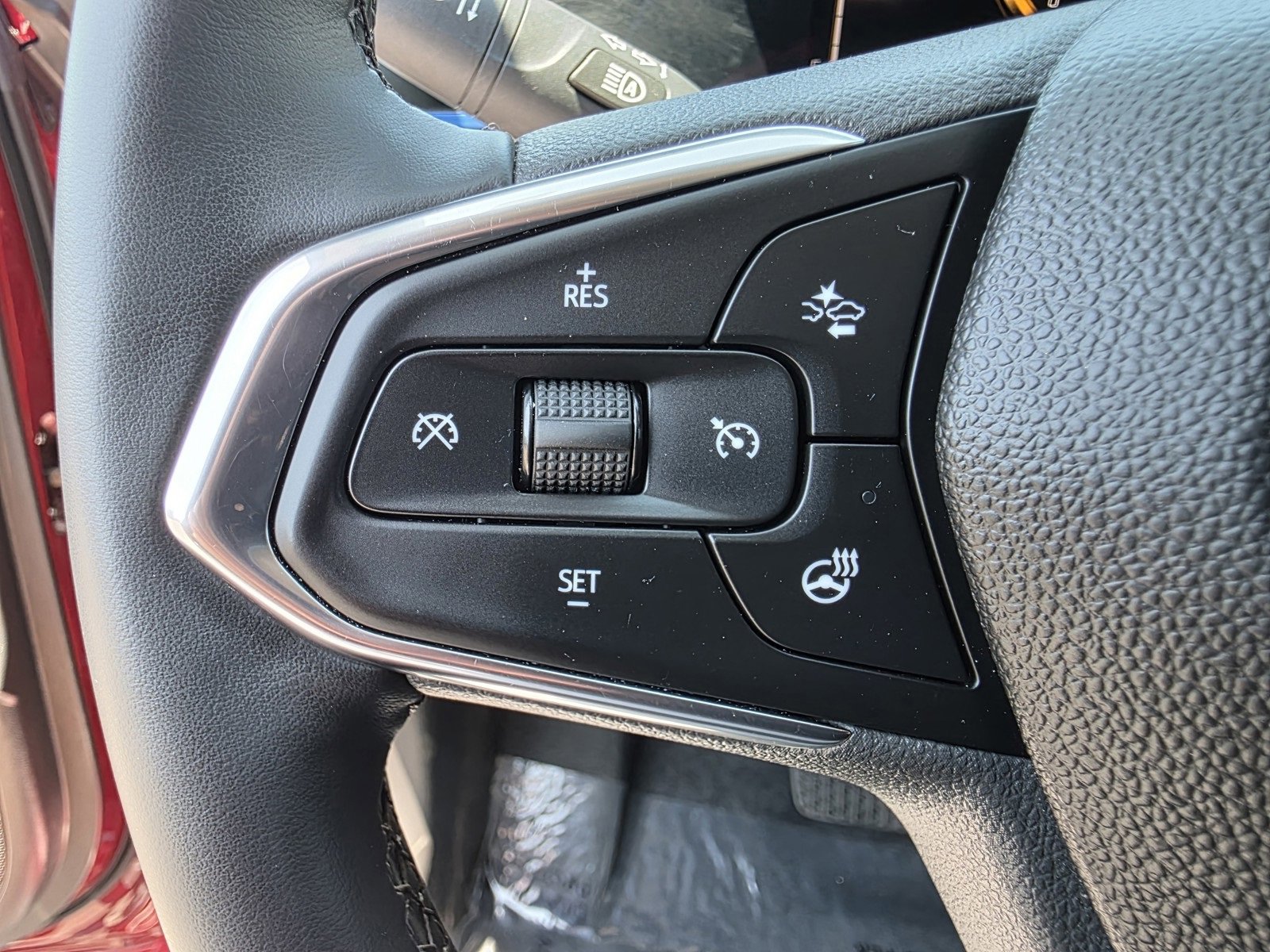 Certified 2025 Chevrolet Trax LT w/ Driver Confidence Package image 29