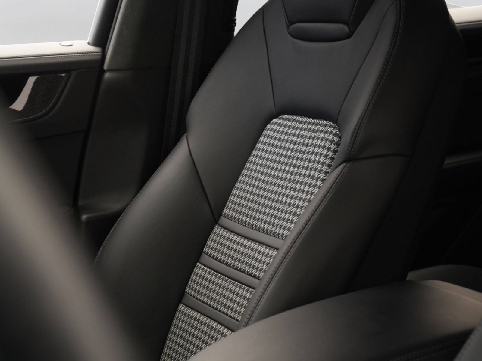 Used 2026 Porsche Cayenne GTS AWD/4WD image 10