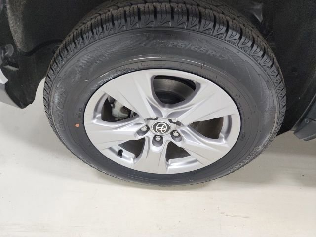 Used 2022 Toyota RAV4 XLE w/ Carpet Mat Package (TMS) image 34