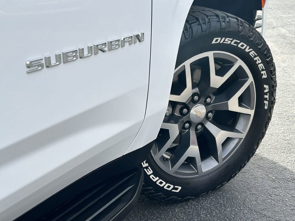 Used 2023 Chevrolet Suburban Premier image 5