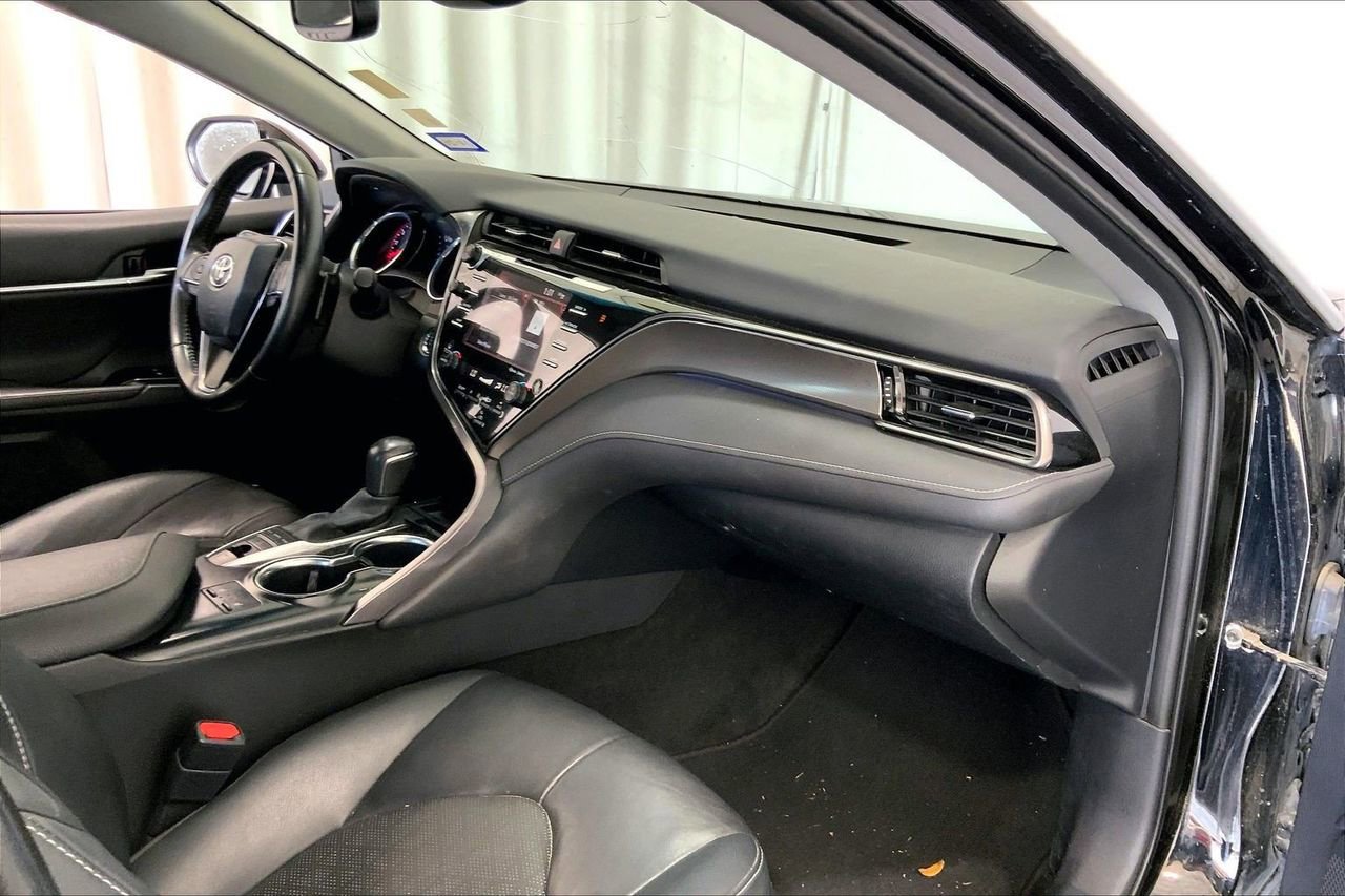 Used 2020 Toyota Camry XSE image 28