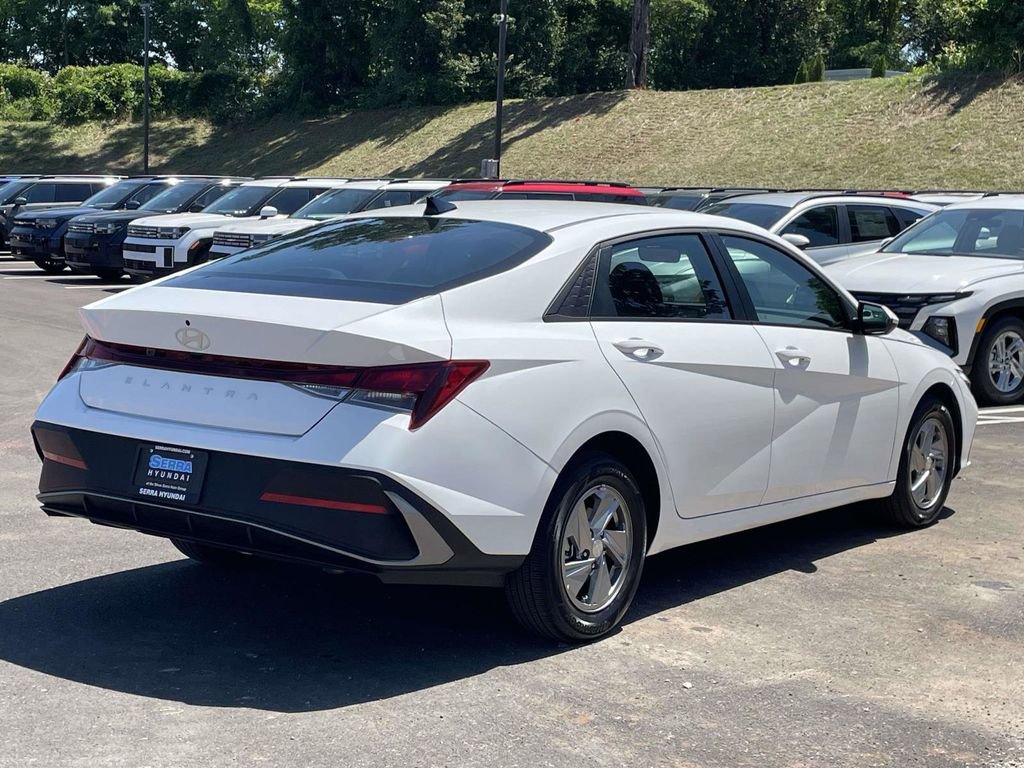 Certified 2026 Hyundai Elantra SE FWD image 3