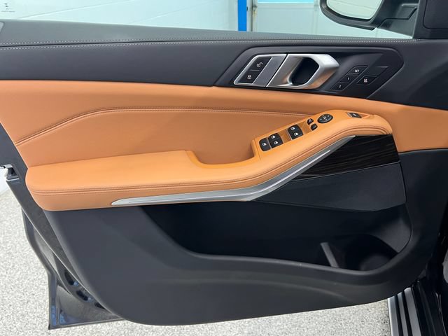 Used 2024 BMW X5 xDrive40i w/ Parking Assistance Package AWD/4WD image 16