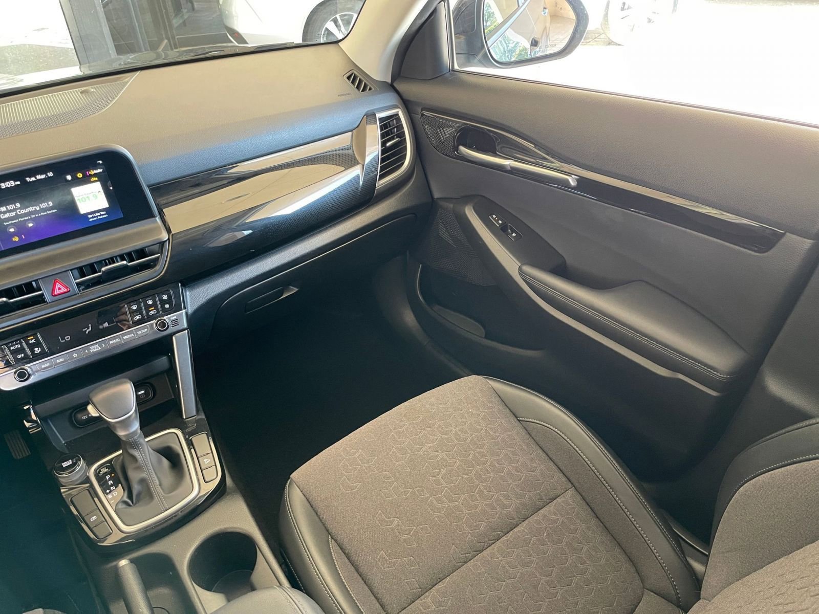 Used 2025 Kia Seltos S FWD image 36