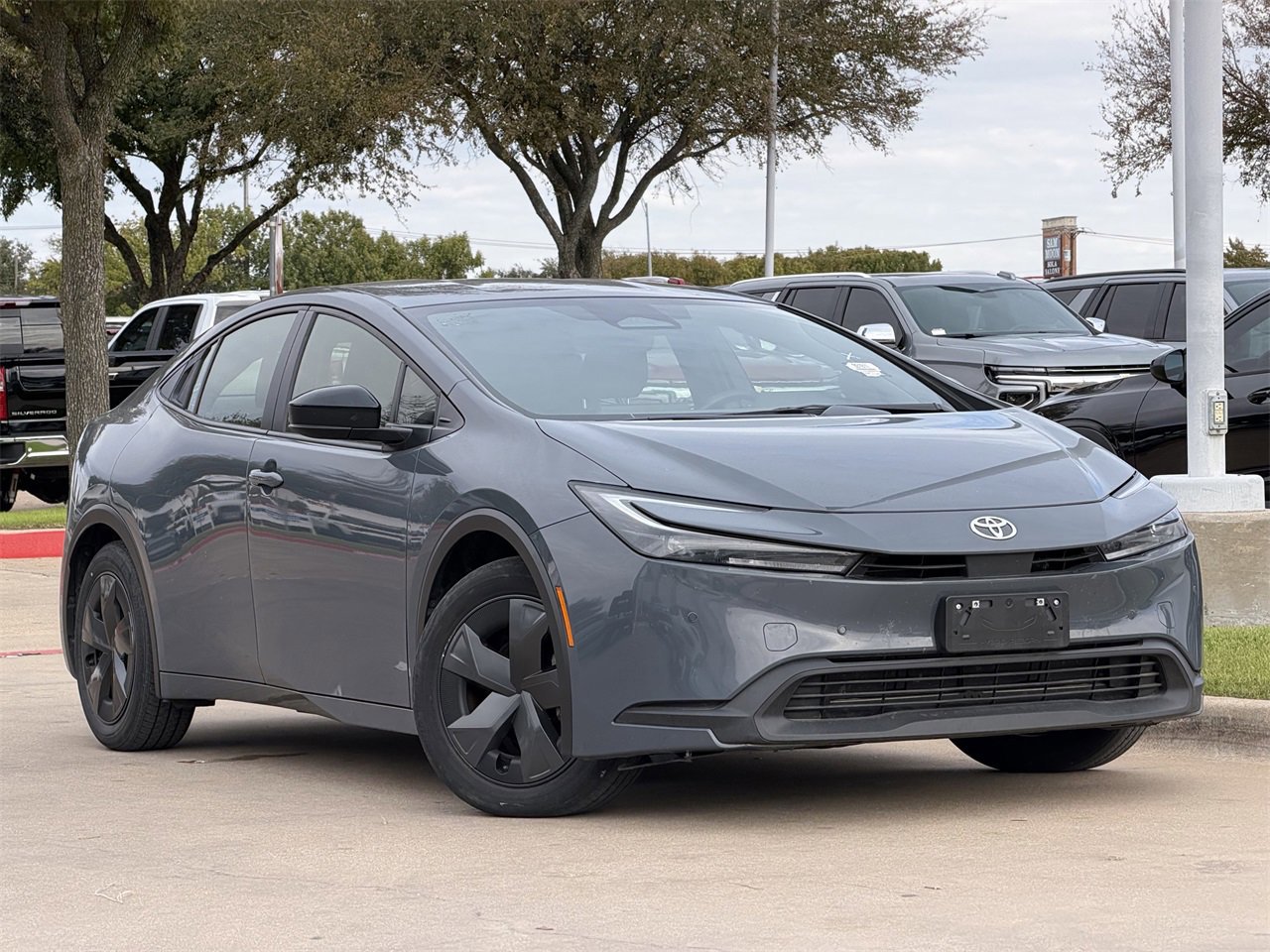 Used 2024 Toyota Prius LE image 2