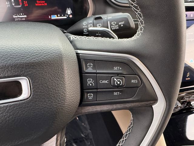 Used 2023 Jeep Grand Cherokee L Limited AWD/4WD image 24
