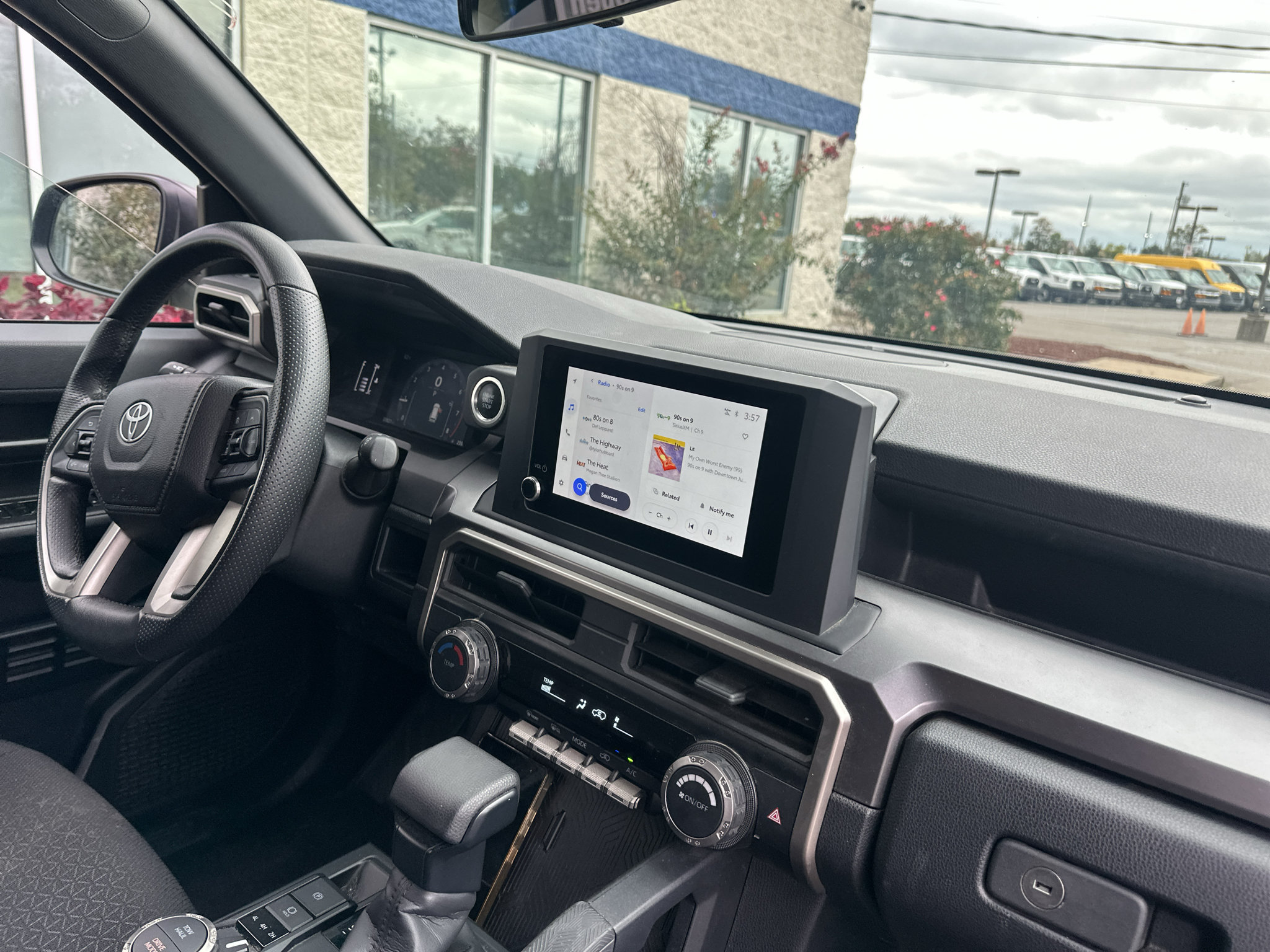 Used 2025 Toyota 4Runner SR5 AWD/4WD image 11