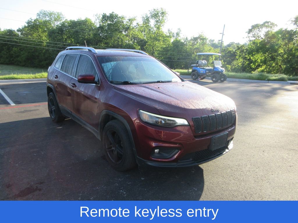 Used 2019 Jeep Cherokee Latitude w/ Popular Appearance Group FWD image 2