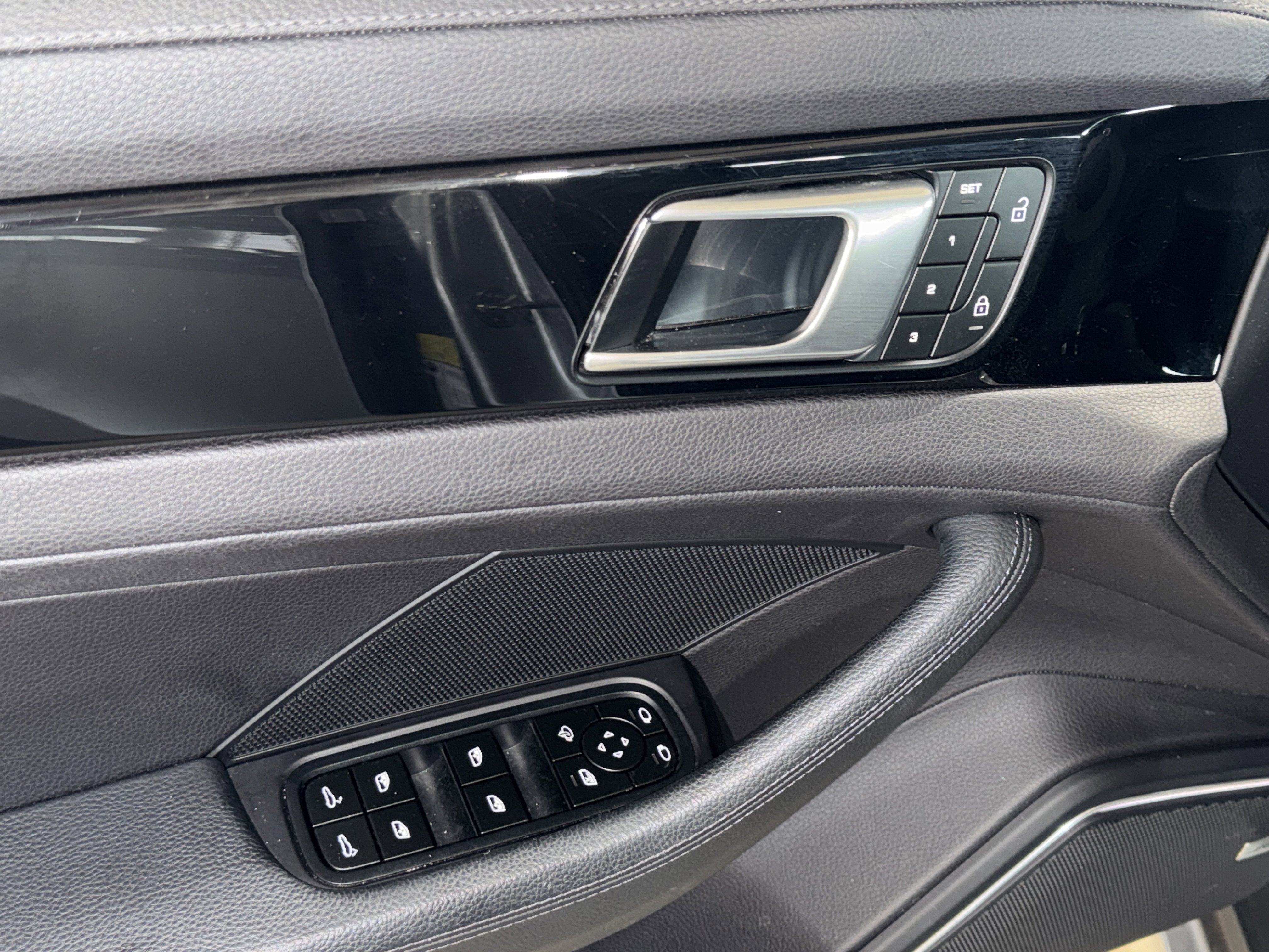 Used 2023 Porsche Panamera image 18