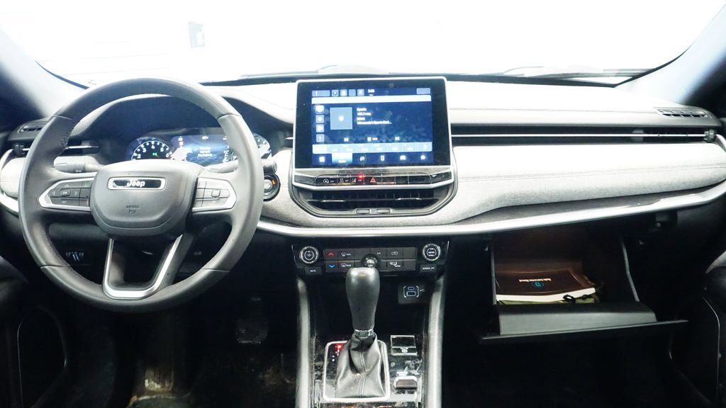 Used 2023 Jeep Compass Latitude image 19