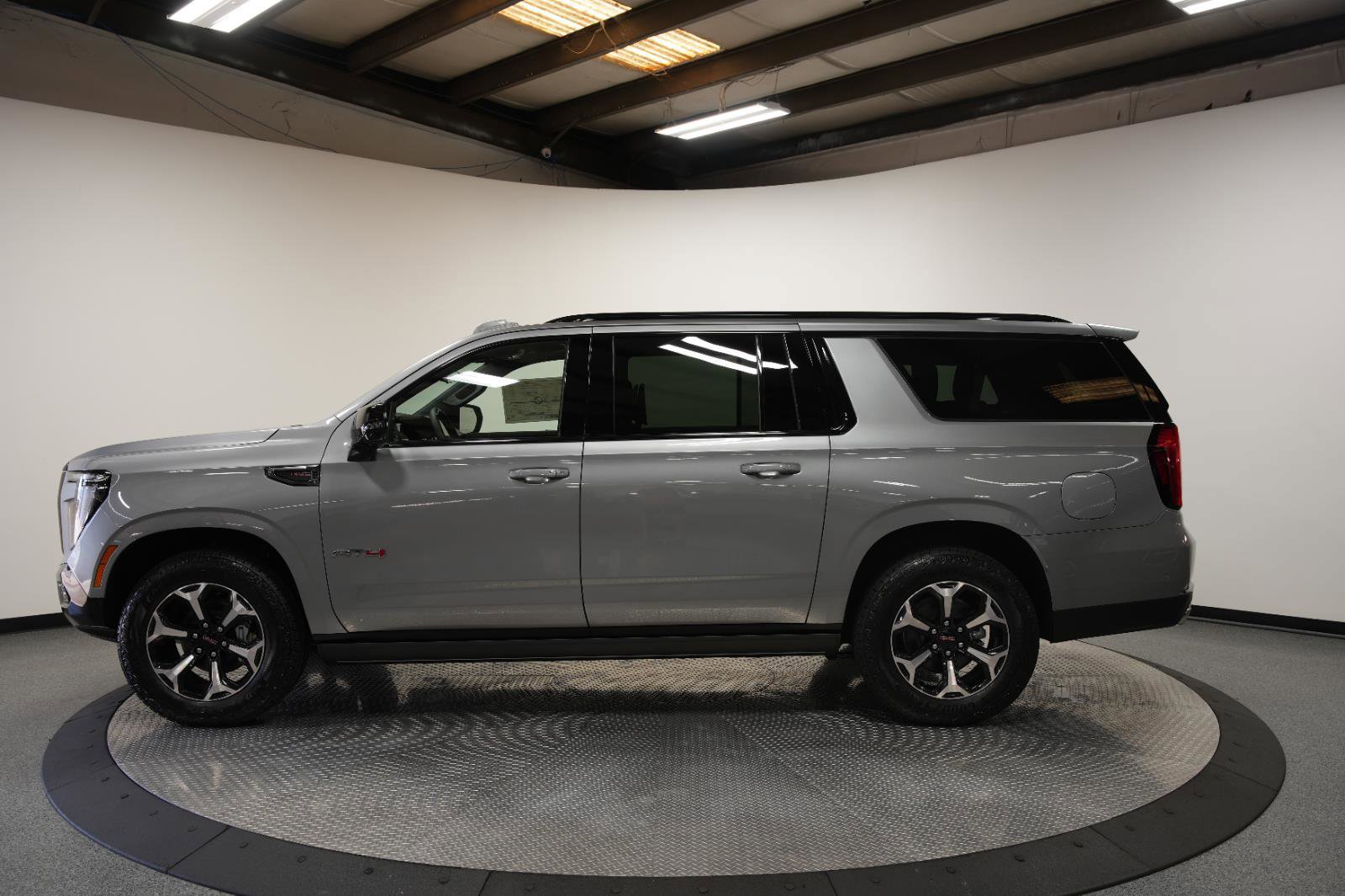 New 2026 GMC Yukon XL AT4 w/ AT4 Premium Plus Package AWD/4WD image 7