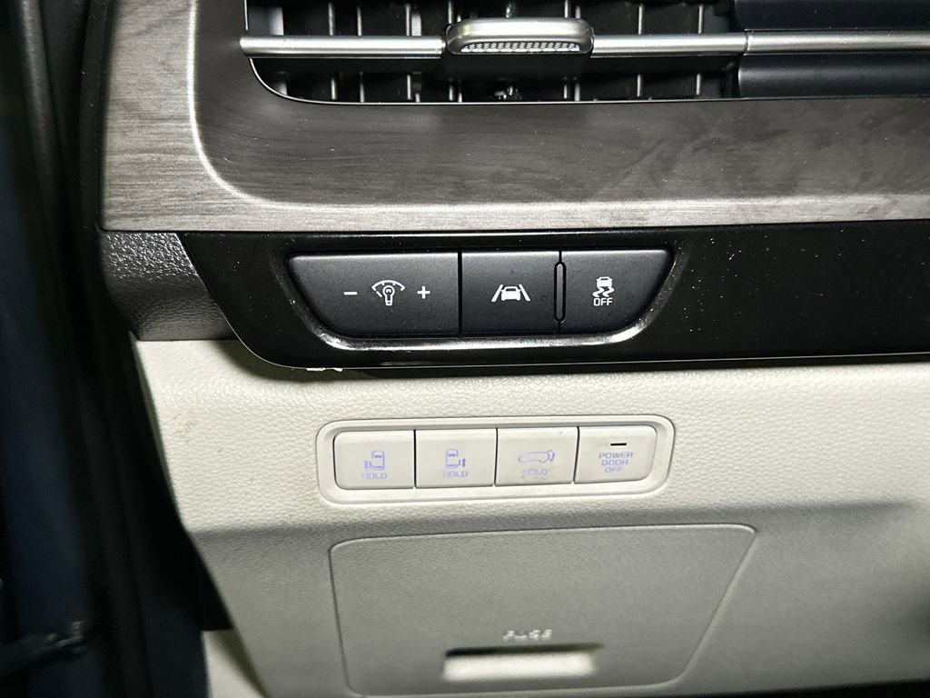 Used 2024 Kia Carnival EX FWD image 19
