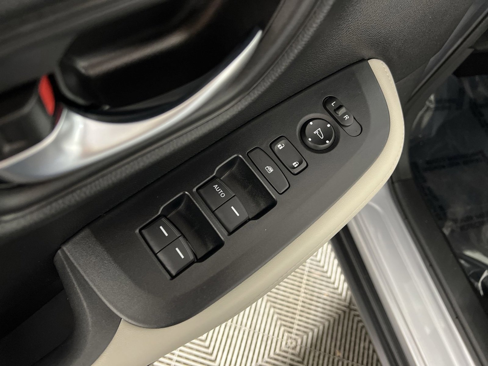 Used 2023 Honda HR-V LX image 14