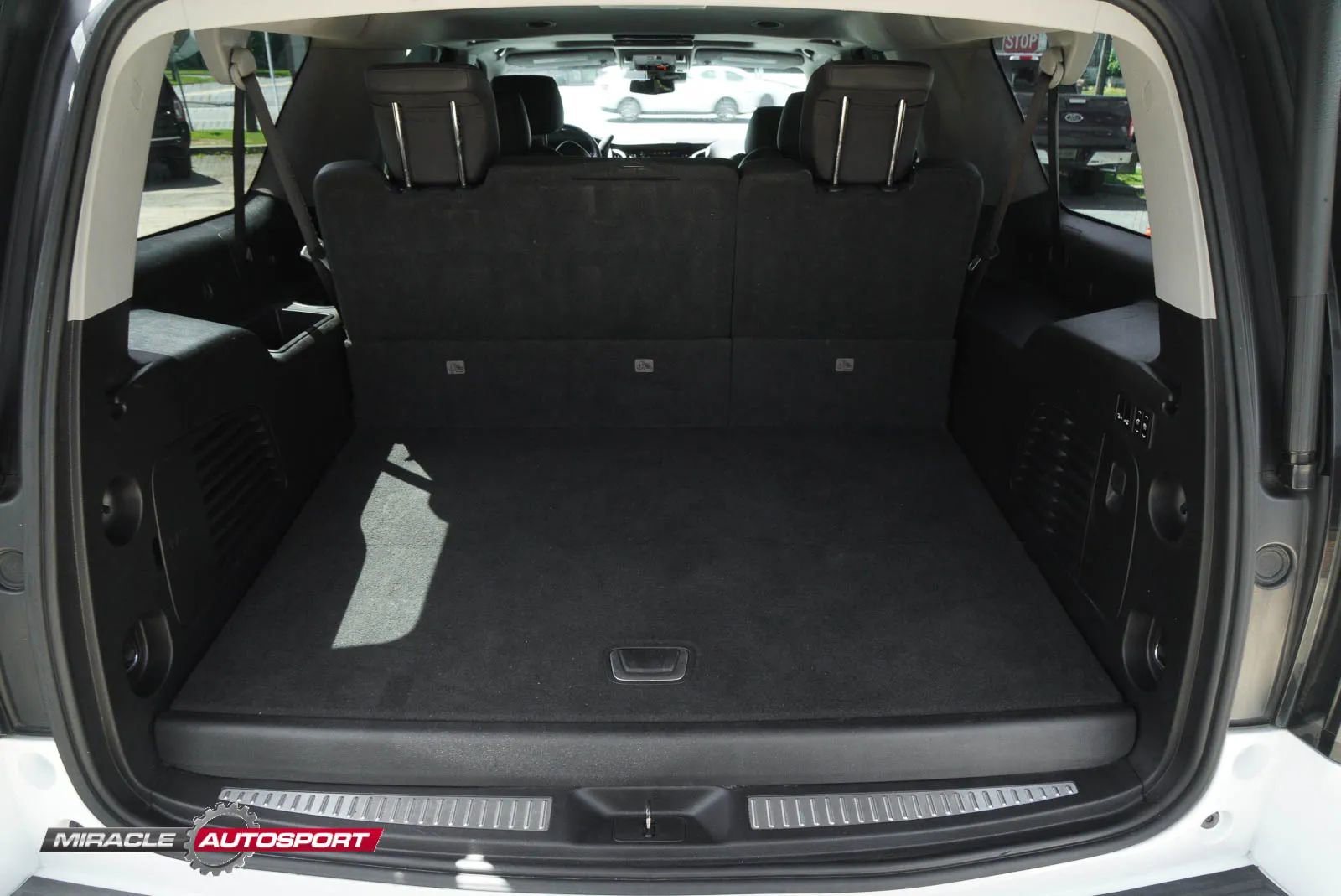 Used 2018 Cadillac Escalade ESV Premium Luxury AWD/4WD image 29