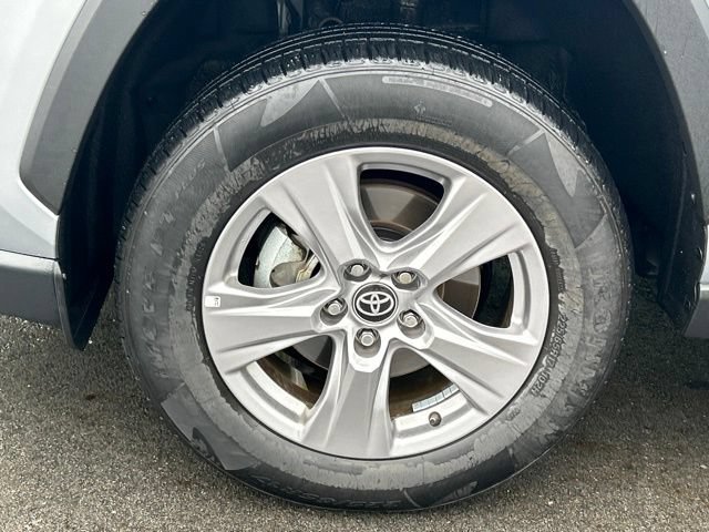 Used 2025 Toyota RAV4 XLE AWD/4WD image 14