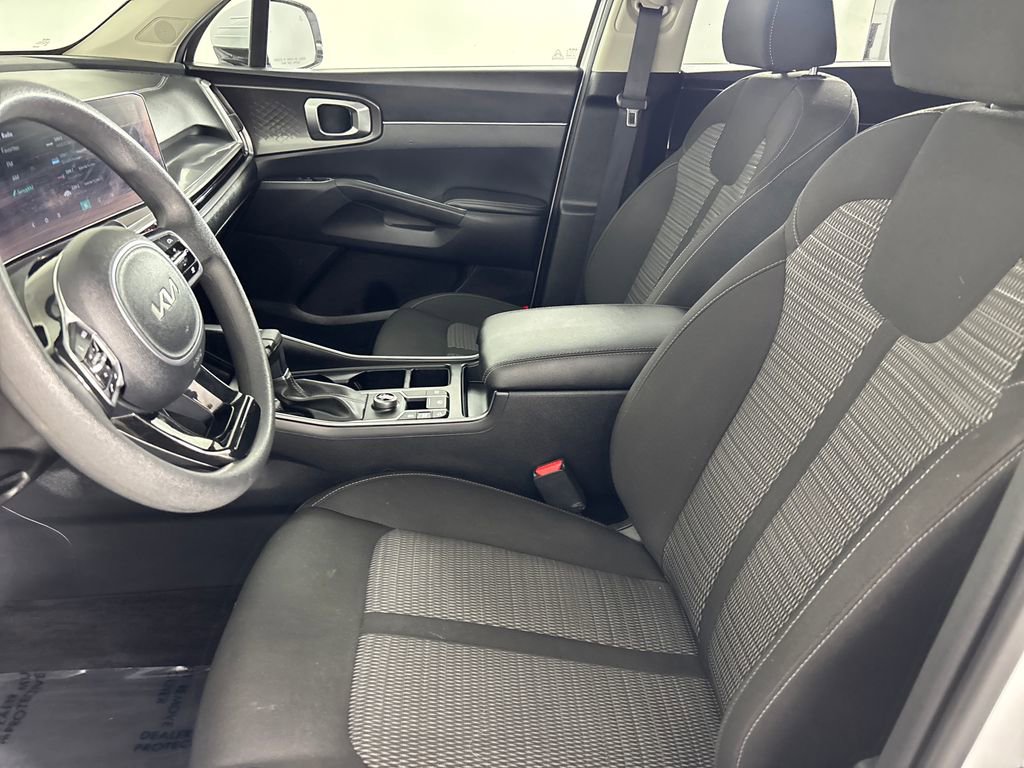 Used 2024 Kia Sorento LX image 8