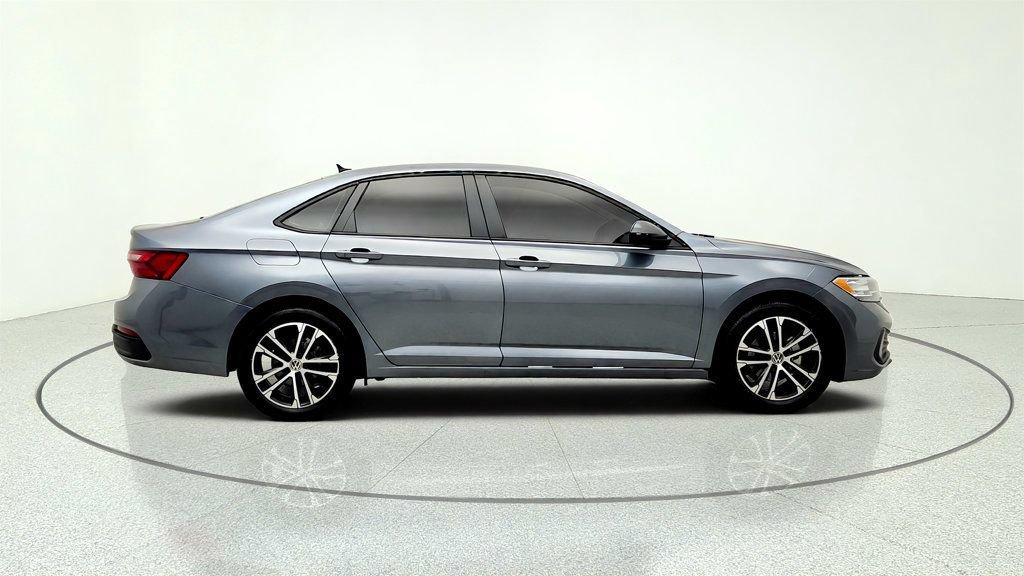 Used 2024 Volkswagen Jetta Sport FWD image 4