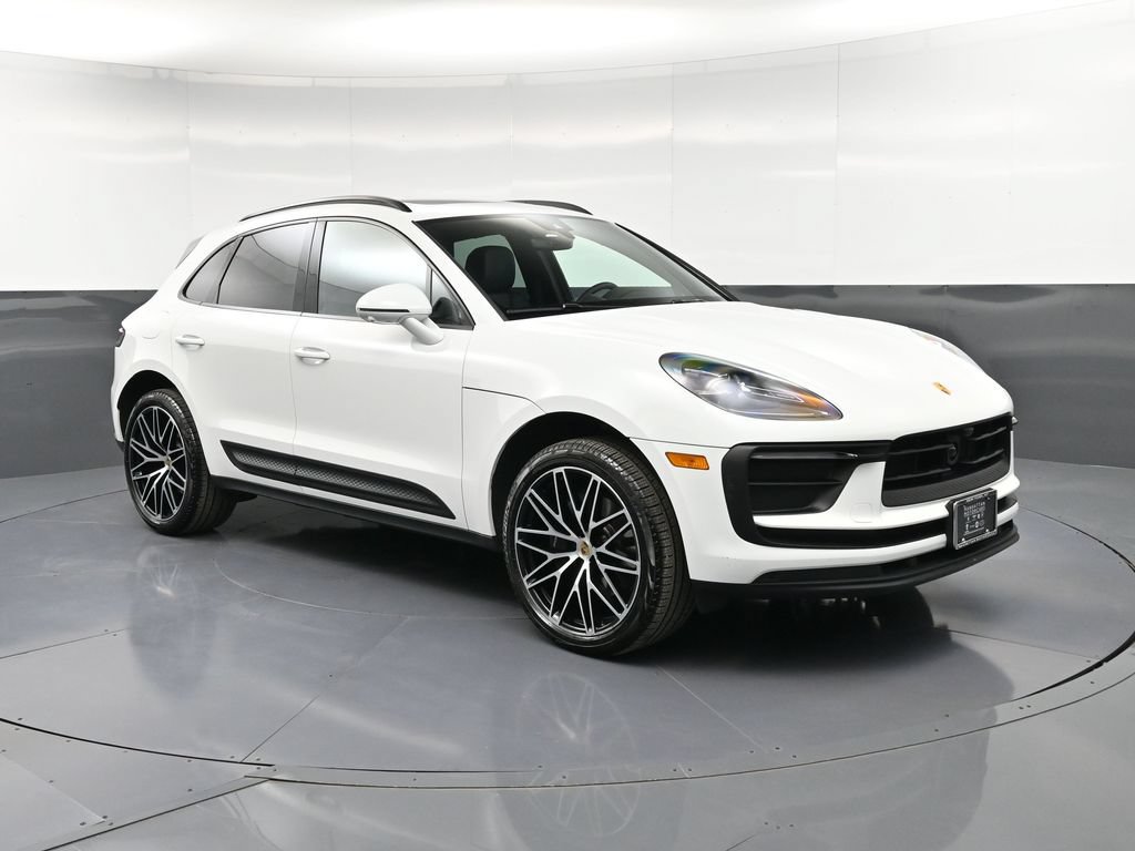 Certified 2026 Porsche Macan AWD/4WD image 10