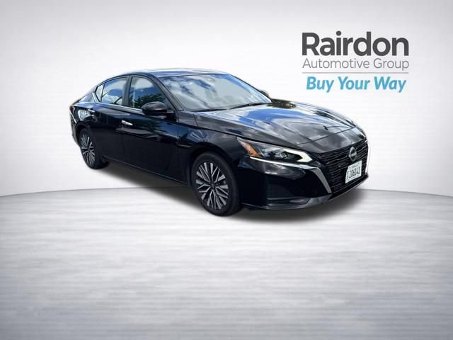 Used 2023 Nissan Altima 2.5 SV FWD image 1