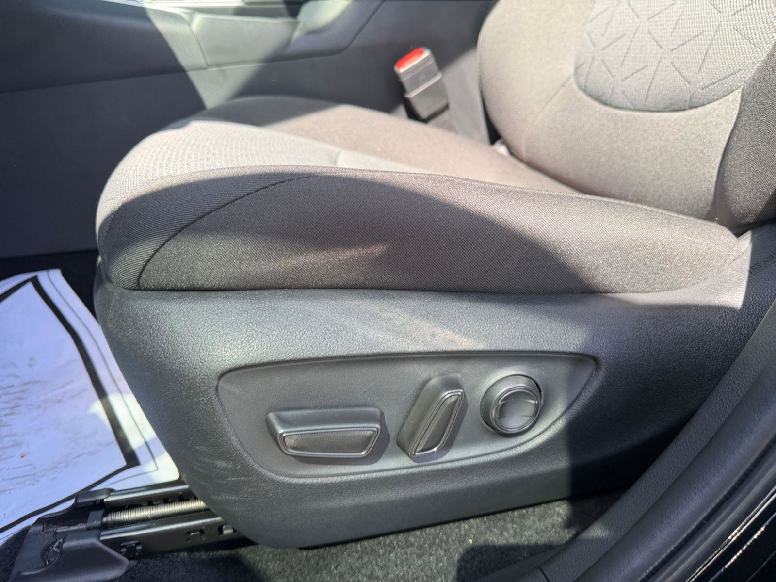 Used 2025 Toyota RAV4 XLE w/ Convenience Package AWD/4WD image 25